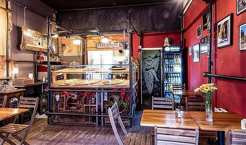 Popular & well-known pizzeria in a prime location in the Samariter-Kiez with lots of potential
