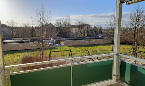 Gemütliche 2-Raum Wohnung mit großem Süd-Balkon, auf Wunsch mit Einbauküche