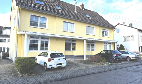 Bright, approximately 79 square meter ground-floor apartment with garden access, located in a quiet area.