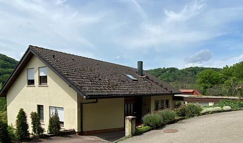 Detached house with garage and large garden for sale by private owner without commission