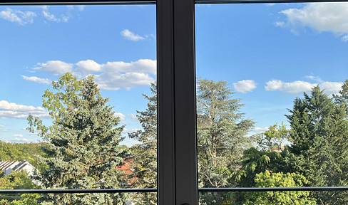 Exclusive 2-room penthouse apartment with fantastic green views & maximum privacy