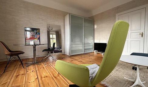 Sunny 3-room apartment with park view