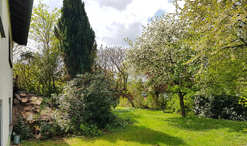 Ideal für Familie oder Mehrgenerationen: 2 Wohneinheiten mit Garten in ruhiger Lage