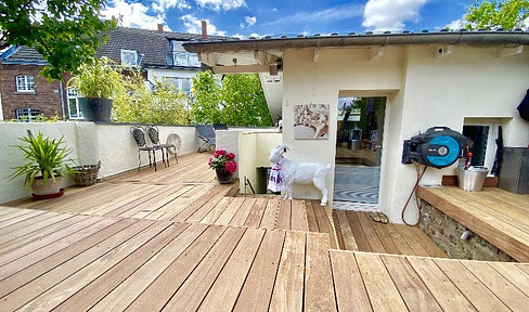 Old Müngersdorf! Chic EFH with approx. 140sqm living space + 345sqm plot! TOP! ONLY suitable for 2-3 persons!