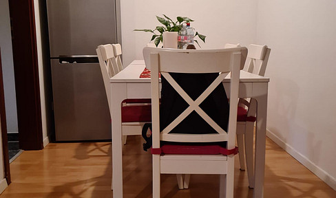Well-kept 2-room apartment with EBK and underground parking space