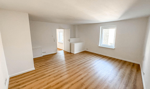 3.5-room apartment in an old building with EBK - first occupancy after renovation, good connections to Berlin & Potsdam