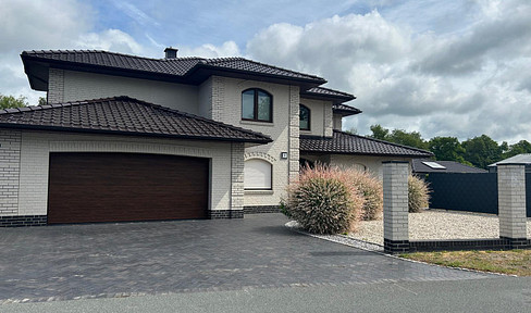 Detached house with commercial building, photovoltaics, pool, garden