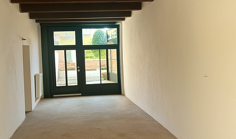 Commercial unit with 2 rooms - versatile use!