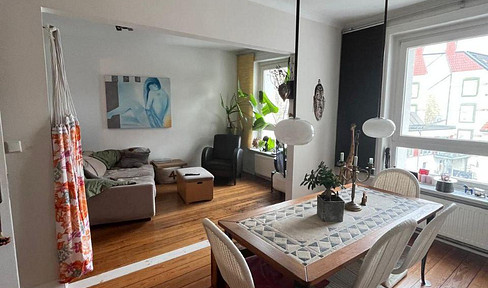 Beautifully furnished 3-room apartment in an old building between Alster and Stadtpark (all-inclusive rent incl. utilities)