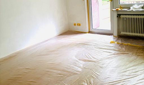 TOP 3-bed apartment share directly on the Flaucher! Partly renovated, 3 rooms, eat-in kitchen, west-facing balcony, no fitted kitchen!