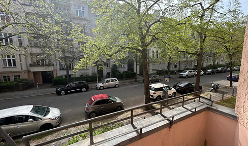 Charming 4-room apartment in prime location in Steglitz