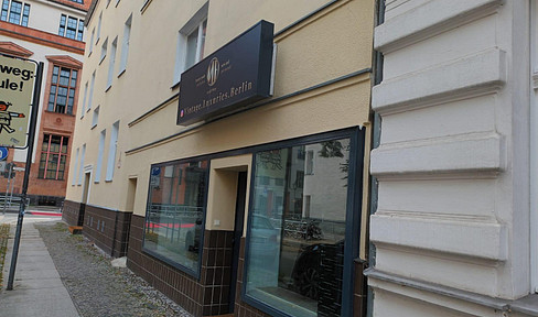 Bezugsfreies 2-stöckiges Gewerbe Gebäude in Top Lage! 2-Story Shop Building In Great Location!