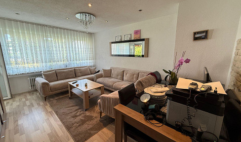 Central and bright 3-room first floor apartment with parking space and cellar in Senden