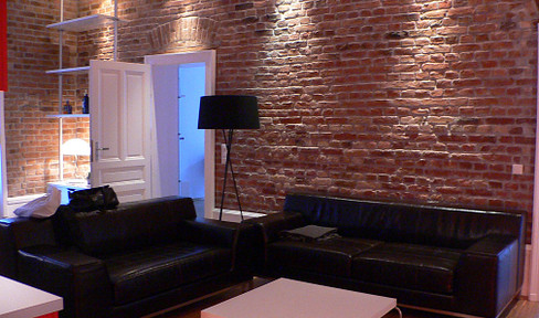 Free of commission: Old apartment in top location Bornheim