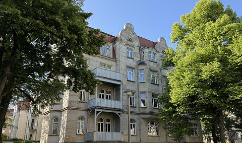 Magnificent 4-room apartment in a renovated listed building with elevator and balcony