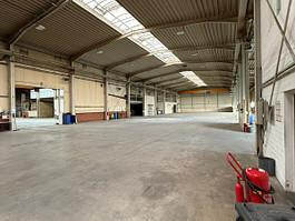 Modern industrial hall with versatile usage options and optimal connections