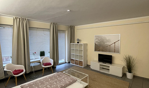 Schöne 2-Zimmer Wohnung mit 2 Balkonen in Düsseldorfer Altstadt nähe Carlsplatz