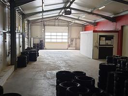 Commercial hall with versatile usage options