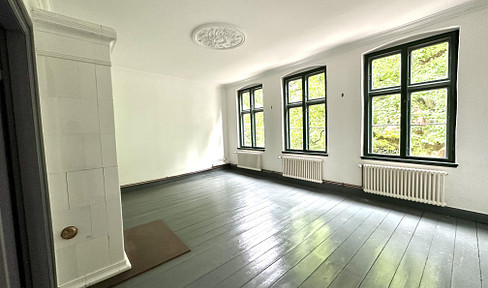 Charmante Maisonette mit Dachterrasse, Dielenboden u. Kachelofen in zentraler Stadtlage