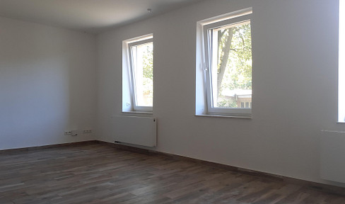 ERSTBEZUG NACH SANIERUNG! 2R-Wohnung in ruhiger Lage + Stellplatz, ca. 42 m²