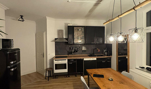 Beautiful apartment with eat-in kitchen