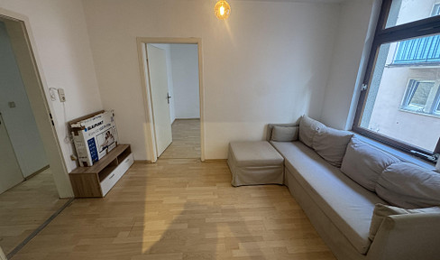 Charming 3-room apartment with Frankfurt bathroom in prime Nordend location
