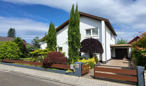 Detached house with large garden in a fantastic location in Dudenhofen-Süd *private*