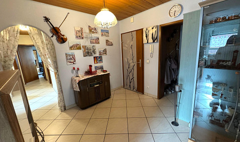 Helle 5,5-Zimmer-Wohnung mit Balkon 1.OG und 2 Tiefgaragenstellplätzen in Neckarsulm
