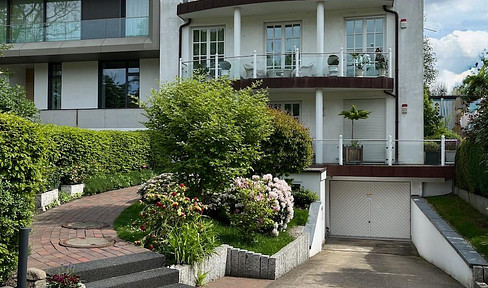 3-room penthouse in an exposed outer Alster location