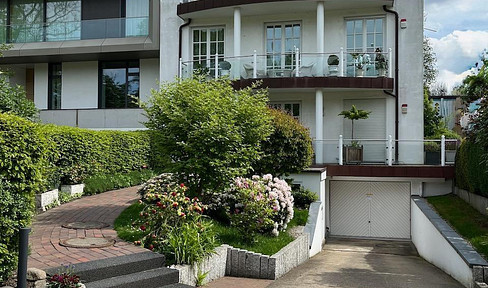 3-room penthouse in an exposed outer Alster location