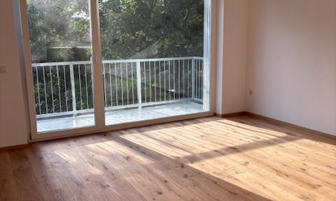 Sonnige Wohnung mit Balkon - Erstbezug