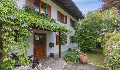 Idyllically situated, spacious semi-detached house from private owner