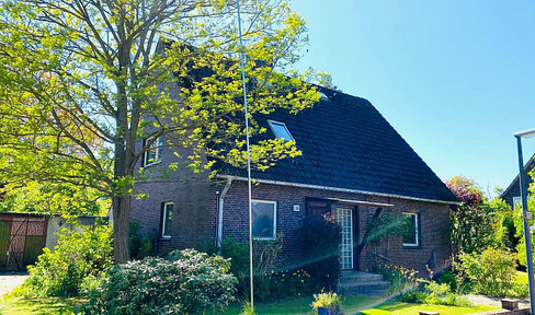 Detached EFH on a large south-facing plot on the edge of a field - from private owner