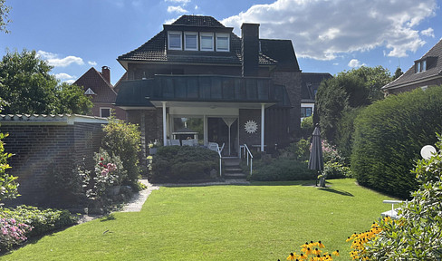 Top location in Greven: Stylish two-family house with 3 apartments