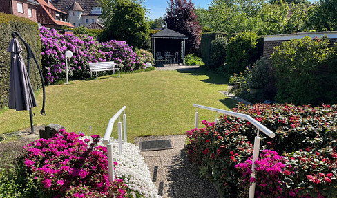 Top location in Greven: Stylish two-family house with 3 apartments