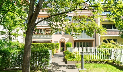 High-quality furnished 4-room apartment in second row with underground parking space - without estate agent
