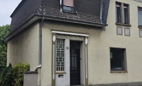 Charmantes Einfamilienhaus mit Altbau-Flair, Modernisierungs- und  Ausbaupotenzial in ruhiger Lage