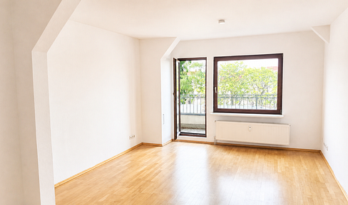 Freie 2-Zimmer-Dachgeschosswohnung mit Balkon in ruhiger Lage nahe Müllerstraße