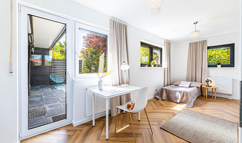 No commission: First occupancy after complete refurbishment. 206 m² bungalow, garden & garage Property video