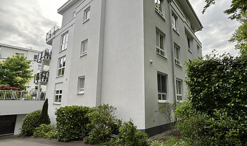 Dream home with fireplace and garage - 3-room designer apartment in a top location in Frankfurt-Frankfurter Berg