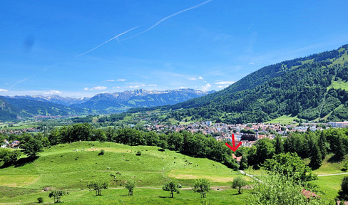 Besondere Lage -  Neuwertige 4-Zimmer Wohnung nahe Stadtzentrum & Natur, von privat