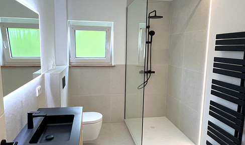 Completely renovated 3-room apartment with balcony & parking spaces - new-build standard, commission-free!