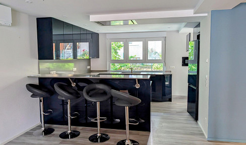 Air-conditioned 4-room apartment