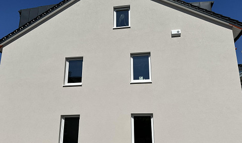 Modern ground floor apartment in attractive new building with garden area