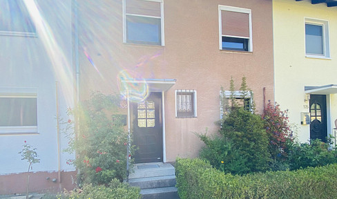 REIHENHAUS: GARTEN, TERRASSE, BALKON, EBK, KAMIN, VOLLUNTERKELLERT, ZWEI TAGESLICHTBÄDERN, PKW-STPL.