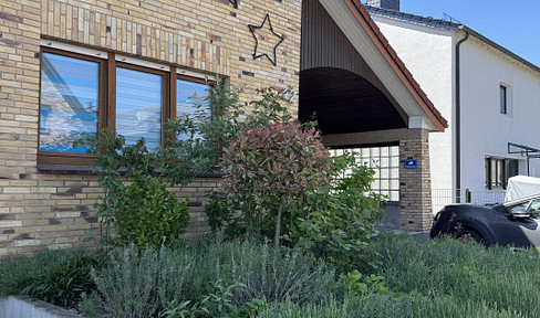 Großes EFH freistehend mit Einliegerwohnung