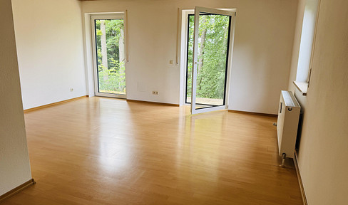 Bright and quiet basement apartment in top location in Nittendorf with garden, fitted kitchen and parking space
