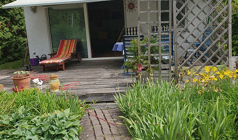 Weekend house on leased land