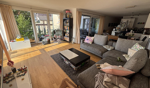 Free of commission! Modern, spacious 4-room apartment with top furnishings