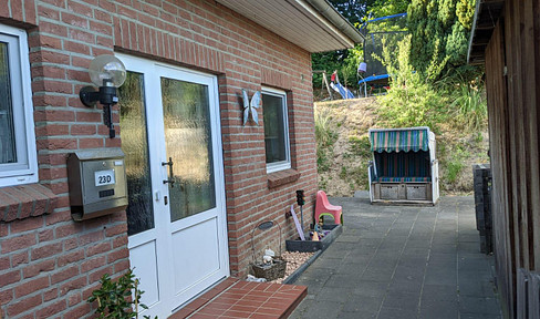 End terraced house with secluded garden - without estate agent!
